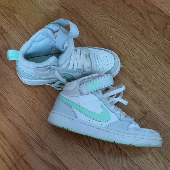 Girls, Nike Mint and White high tops - Picture 1 of 3